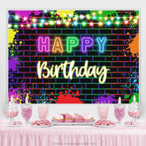 Graffiti scintillant sur le mur joyeux anniversaire toile de fond